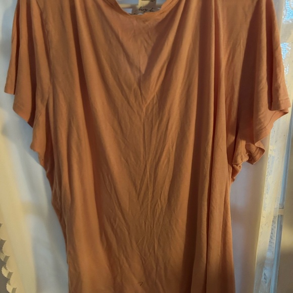 2 -In Every Story 2x tops sleeveless with buttons and bell like sleeves on it - Picture 6 of 14